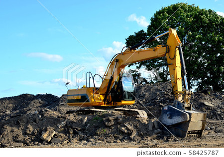 Excavator with crusher bucket for crushing concrete Excavator with crusher bucket for crushing concrete 58425787