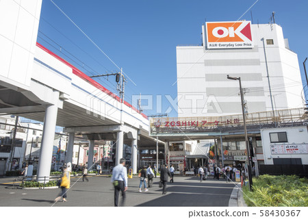 京急本線前門各式各樣的購物街入口 58430367