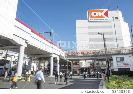 京急本線前門各式各樣的購物街入口 58430368