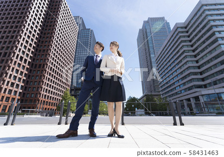 Tokyo business men and women 58431463