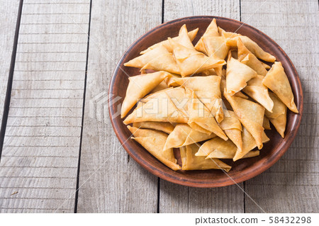 Traditional asian vegetarian food samosa Traditional asian vegetarian food samosa 58432298