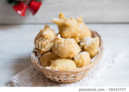 Close up of a Traditional Italian bakery products 58433747