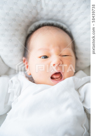 新生兒(0歲0個月) 新生兒(0歲0個月) 58439738