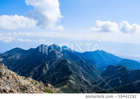 春季八岳岳登山:山頂眺望 春季八岳岳登山:山頂眺望 58442292