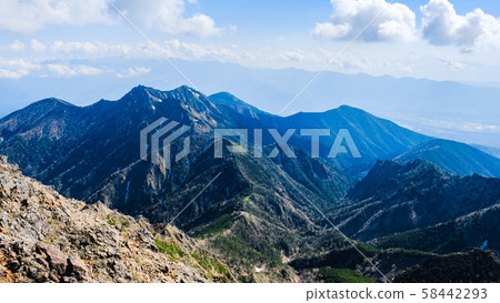 春季八岳岳登山:山頂眺望 春季八岳岳登山:山頂眺望 58442293