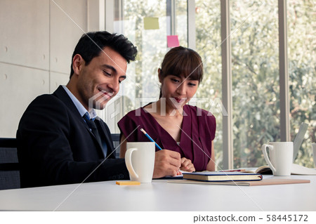 Business men and women signed a joint business Business men and women signed a joint business 58445172