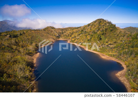 吹吹大池和岩淵山（長野縣大谷村） 58446107