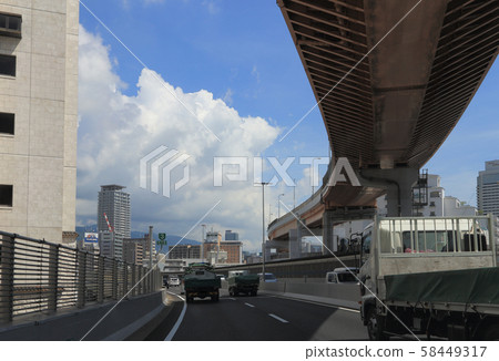 阪神高速公路3號神戶線，開往大阪，靠近元町和港灣 58449317