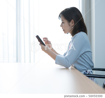 Female portrait 58450300