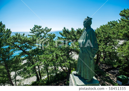 Overlooking the Pacific Ocean Overlooking the Pacific Ocean 58451335