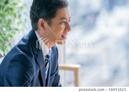 40多歲的商人 58451623