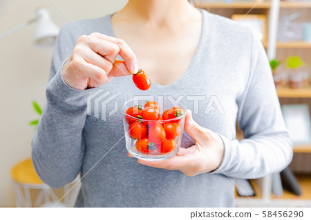Women with tomatoes Mini tomatoes Petit tomatoes Women with tomatoes Mini tomatoes Petit tomatoes 58456290