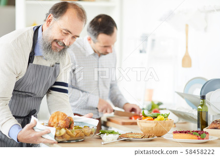 Men preparing dinner together 58458222