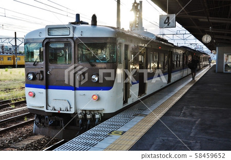 115常規列車停在板崎站三陽本線 115常規列車停在板崎站三陽本線 58459652