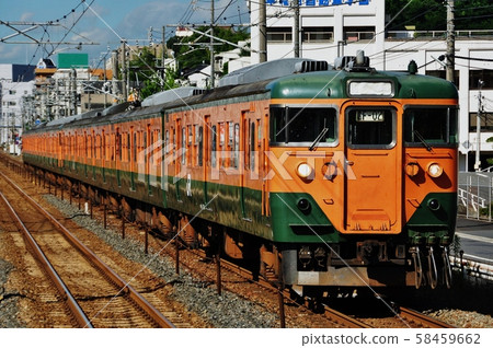 進入山陽本線和新口站的普通列車(113系列) 進入山陽本線和新口站的普通列車(113系列) 58459662