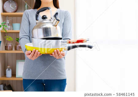 How to throw away trash 58461145