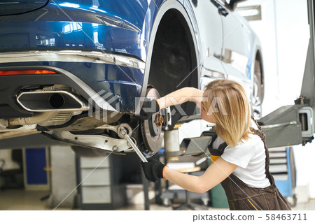 Process of changing tires of automobiles in auto service 58463711