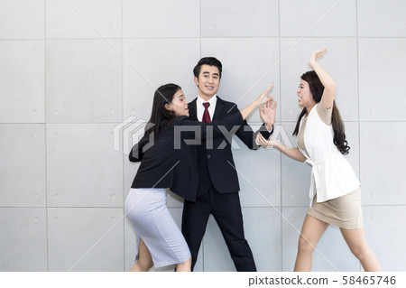 Young business women conflicts in office.Manager 58465746