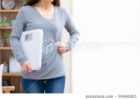 關心胃的女性 58466865