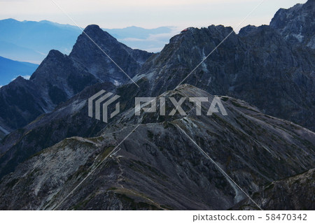 北阿爾卑斯山，從山頂的景色。 58470342