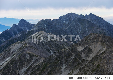 北阿爾卑斯山，從山頂的景色。 58470344