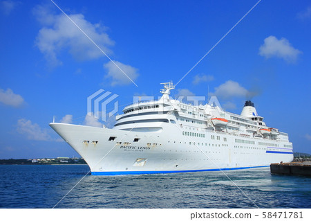 Cruise ship sailing from Yoron Island 58471781