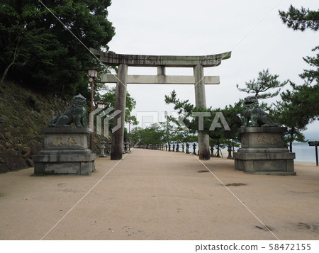 The beach leading to Itsukushima Shrine 58472155
