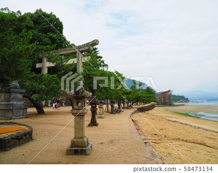 通往嚴島神社的沙灘 58473134