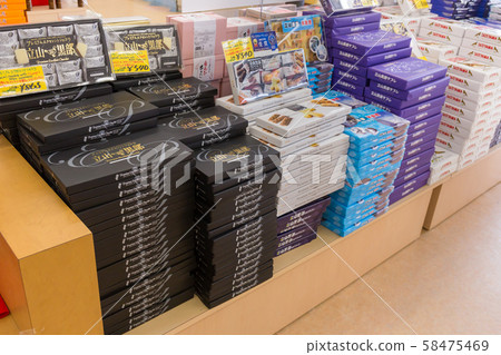 All famous souvenirs sell in  provincial store. Traveler or tourist can buy anything from sweet to frozen seafood and candy. 58475469