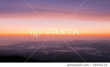 春季八岳登山:赤岳峰的黎明 春季八岳登山:赤岳峰的黎明 58476218