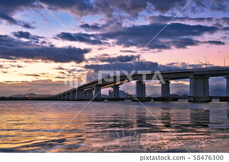 [琵琶湖大橋（早晨）]滋賀縣守山市今ah町 58476300