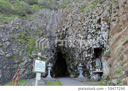 [Fukui Prefecture] Kannon-dong in Echizen Matsushima (Tojinbo) 58477298