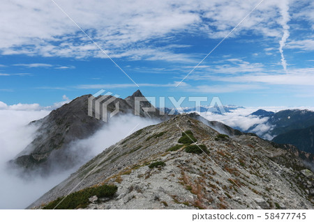 北阿爾卑斯山,Hoho Takashi縱向路,南嶽山頂的風景 北阿爾卑斯山,Hoho Takashi縱向路,南嶽山頂的風景 58477745