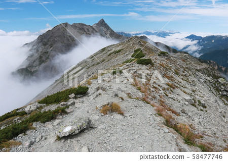 北阿爾卑斯山，Hoho Takashi縱向路，南嶽山頂的風景 58477746