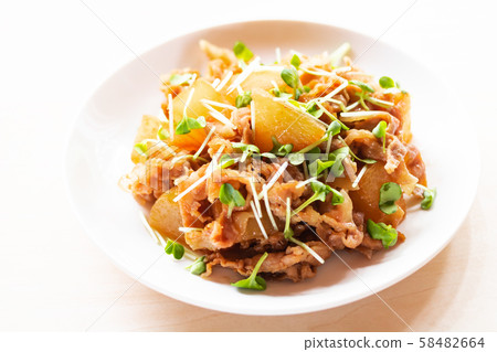 Pork belly and radish 58482664