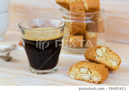 Italian almond sweets biscuits (cookies) Italian almond sweets biscuits (cookies) 58485421