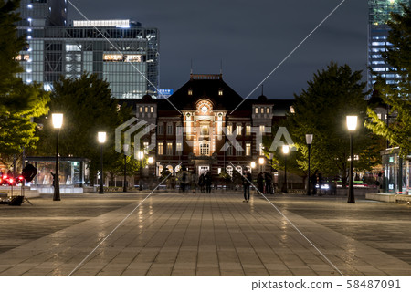 [秋天離開銀杏東京站] 58487091