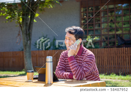 Telework in a sunny park 58487952
