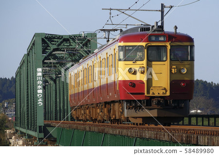 Echigo line 115 series near the end (nostalgic Niigata color) 58489980
