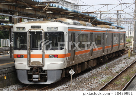 御殿場313號線,目前在國富站停了 御殿場313號線,目前在國富站停了 58489991