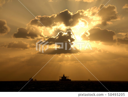 Twilight ray Twilight ray 58493205