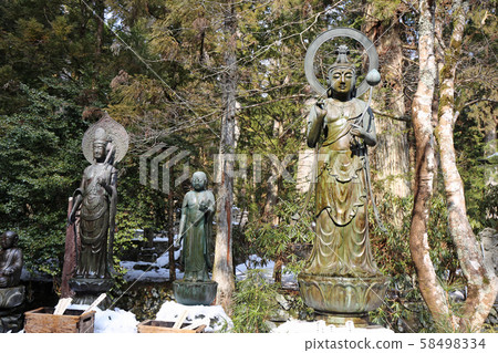 冬天的Kozosan Okunoin方法 冬天的Kozosan Okunoin方法 58498334