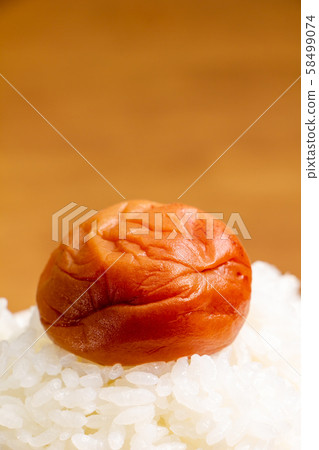 There is one pickled plum (seasoned plum dried and honey flavored) on top of the mountain rice. There is one pickled plum (seasoned plum dried and honey flavored) on top of the mountain rice. 58499074