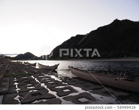 Nagara River before sunrise 58499416