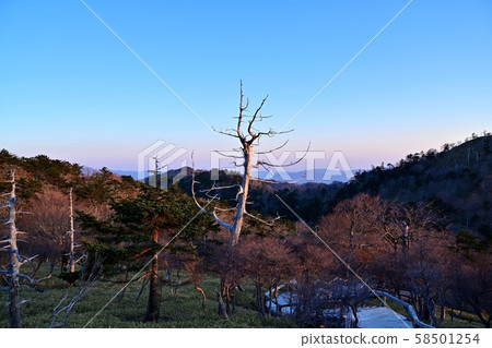 Scenery of Mount Odaigahara dyed in the morning sun 58501254