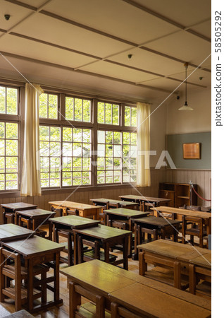 封閉學校小學教室 58505292