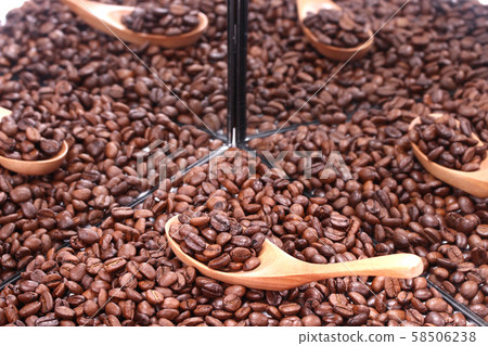 Many coffee beans reflected in the mirror 58506238