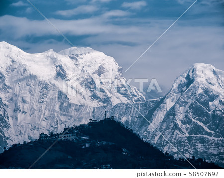 尼泊爾安納布爾納峰和薩朗克 58507692