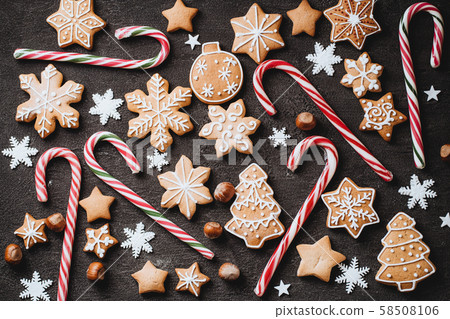 Christmas background with gingerbread cookies Christmas background with gingerbread cookies 58508106