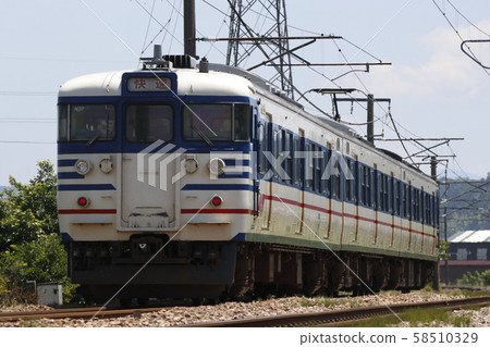 Shin-Etsu Main Line 115 near the end (primary Niigata color, high speed) Shin-Etsu Main Line 115 near the end (primary Niigata color, high speed) 58510329
